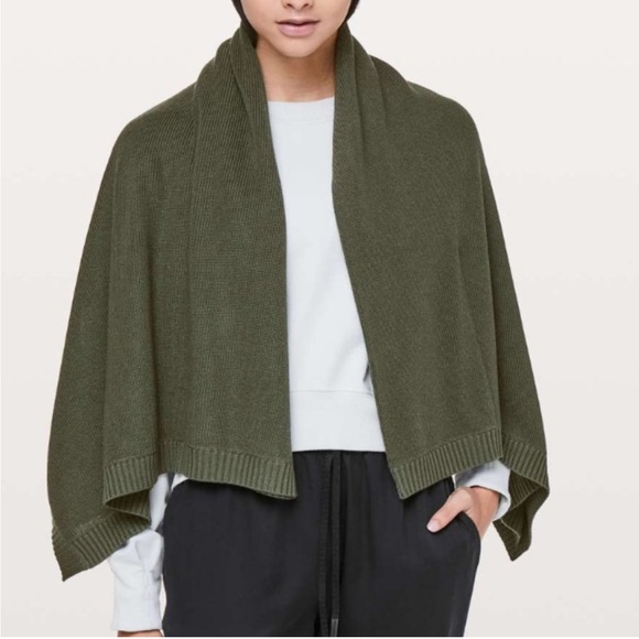 Lululemon Divinity Poncho - Picture 3 of 6